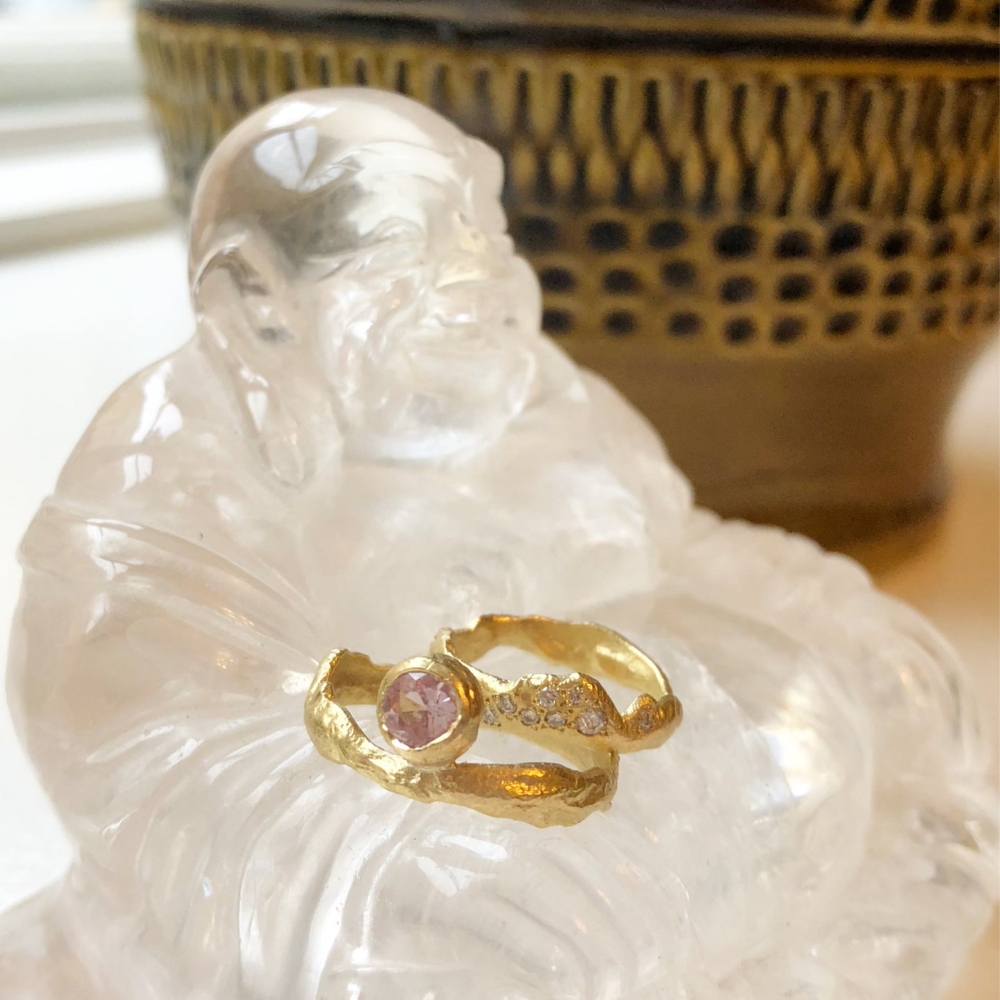 Lava ring no.2 i 18 kt. guld med Lyserød Safir