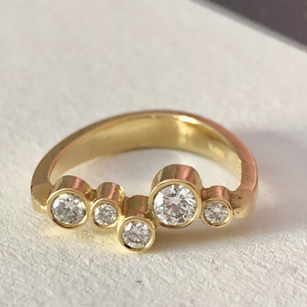 LineUp ring no.2 in 18 ct.gold and 5 diamonds