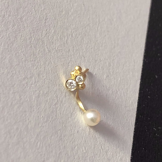 Flair earring in 18kt. diamonds and one Akoya pearl