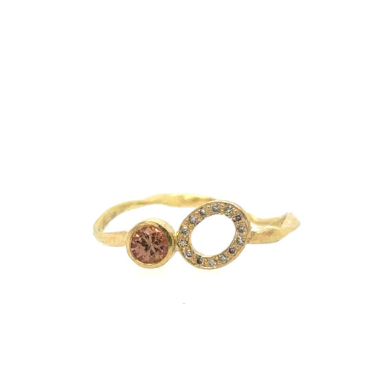 Flair ring in 18 kt. gold with sapphire and diamonds