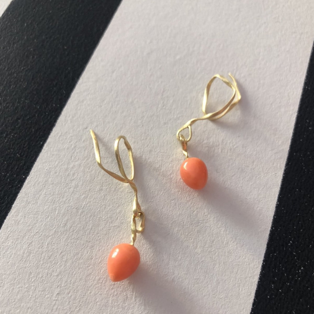 Flair earrings 18kt. and legal Corals