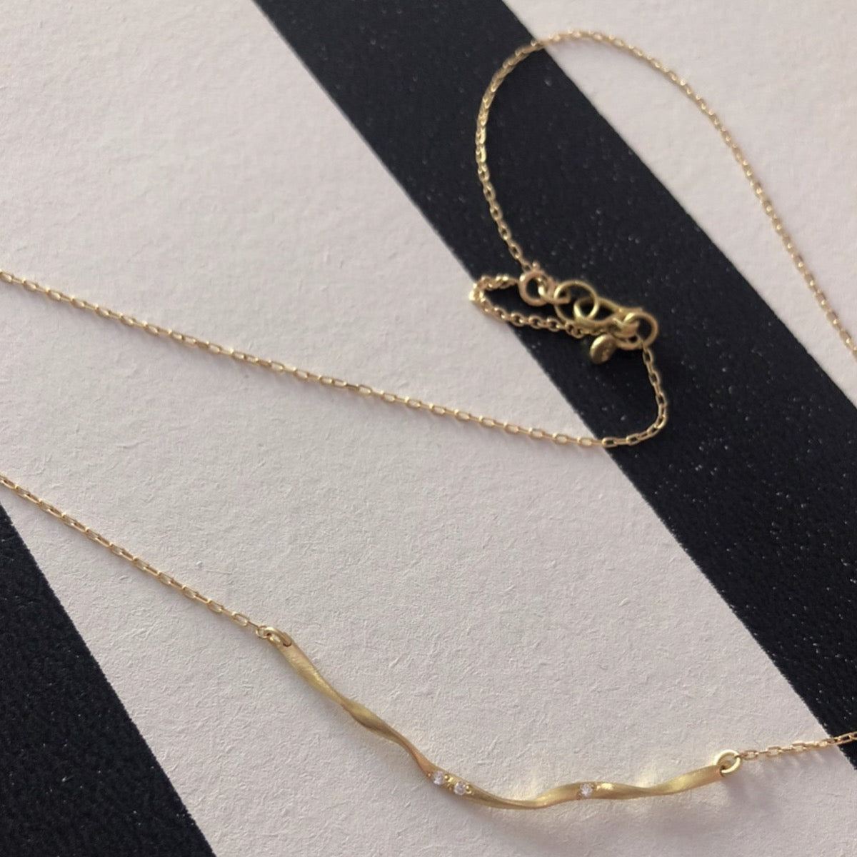 Flair necklace no.1 in 18 kt. recycled gold & 3 diamonds