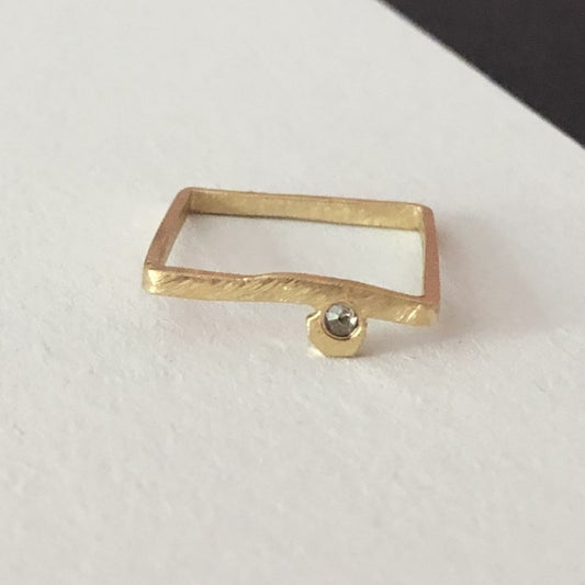 Square ring in 14 kt. gold and 1 Rose cut diamond
